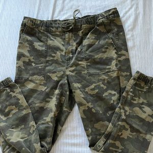 American Eagle Camo Joggers Size 16